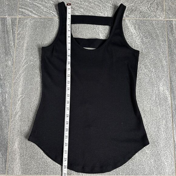 NWT Chaser Rib Shirttail Scoop neck Tank Top Cut Out Ladder Back in Black Small - Picture 4 of 9